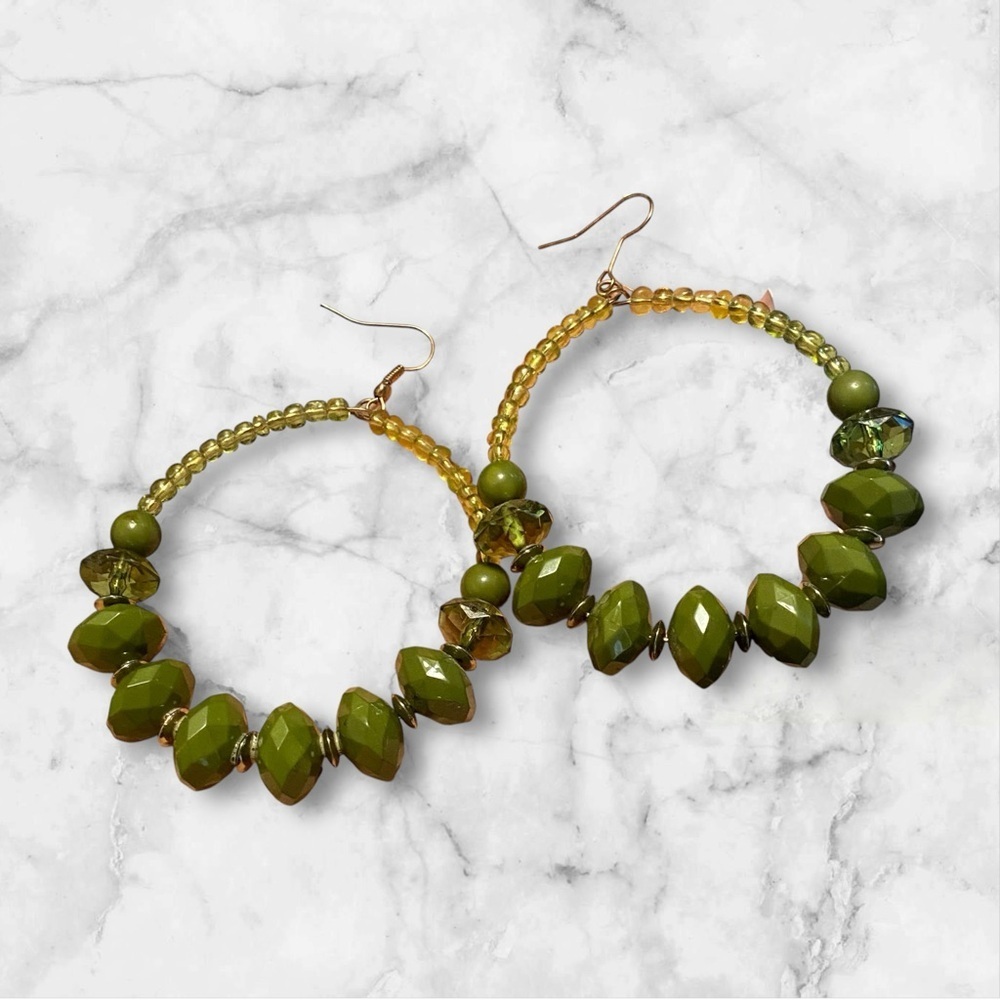 Elegant Green Beaded Earrings - Picture 4 of 4